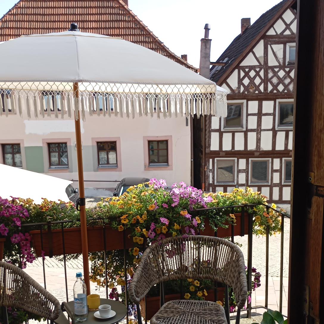 Restaurant "Kunibert - Café & Sandwiches > Antiquariat Delicatessen UG (haftungsbeschränkt)" in Burgkunstadt