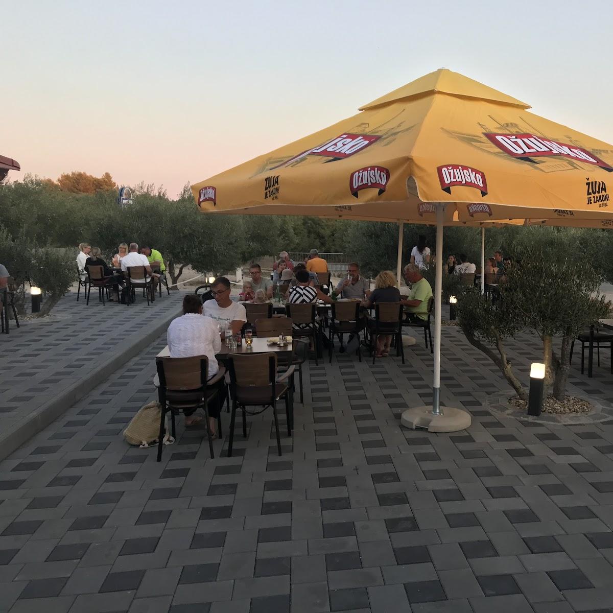 Restaurant "Restoran Putnik" in Drage