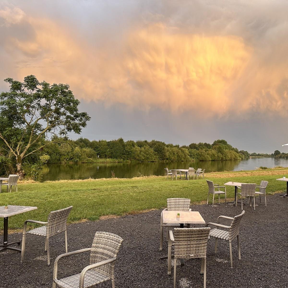 Restaurant "Weser - Ufer - Bar" in Balge