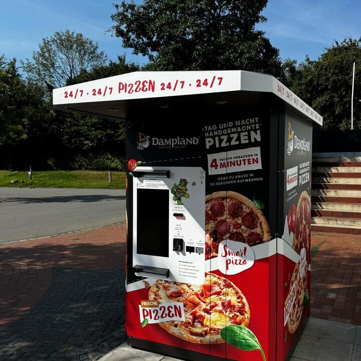 Restaurant "PizzaHub" in Damp