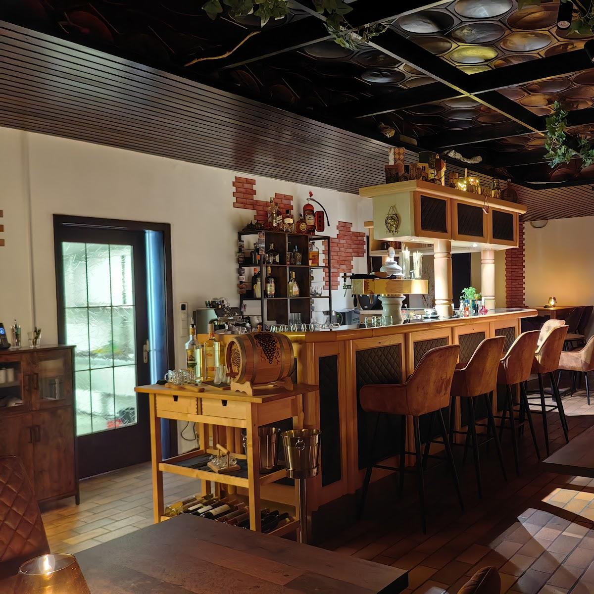 Restaurant "Chill and Grill Pub" in Lam