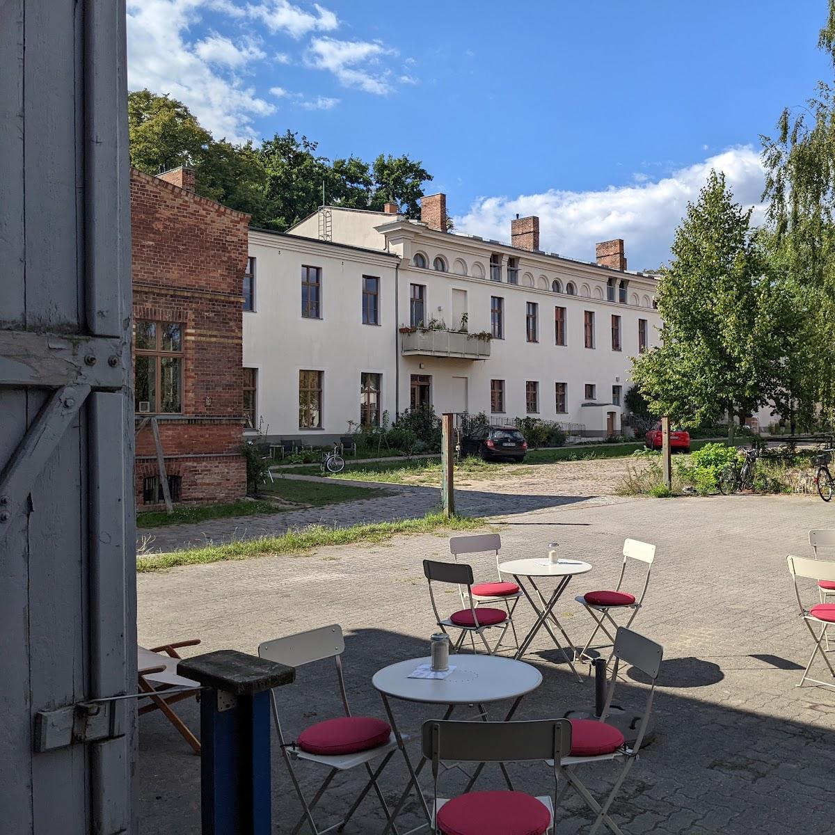 Restaurant "Café Traktorista" in Berlin