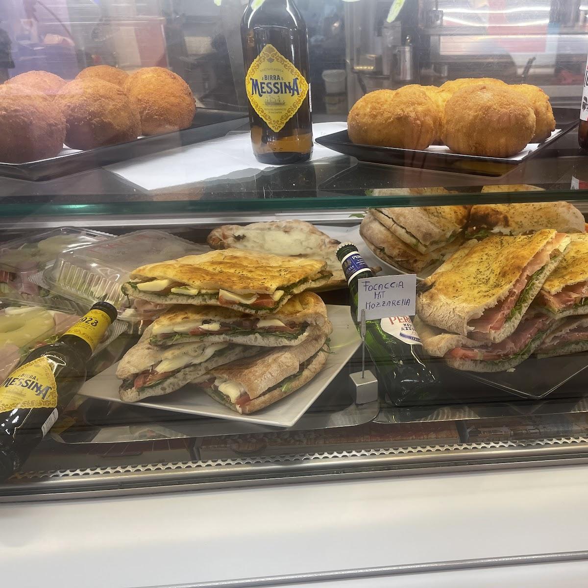 Restaurant "La Pizza  Zentrum" in Neu-Isenburg