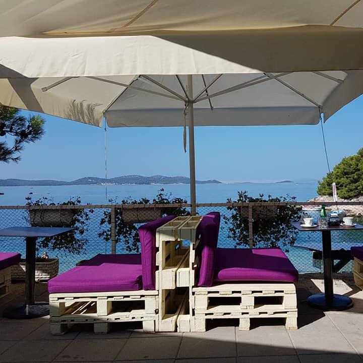 Restaurant "beach bar Rapa Nui" in Drage