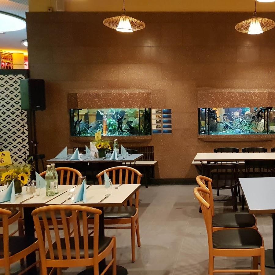 Restaurant "Café Schloss Friedrichsfelde" in Berlin