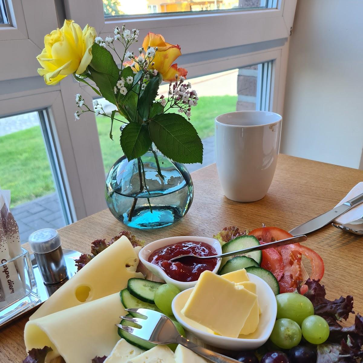 Restaurant "Café Lieblingsplatz" in Wiemersdorf