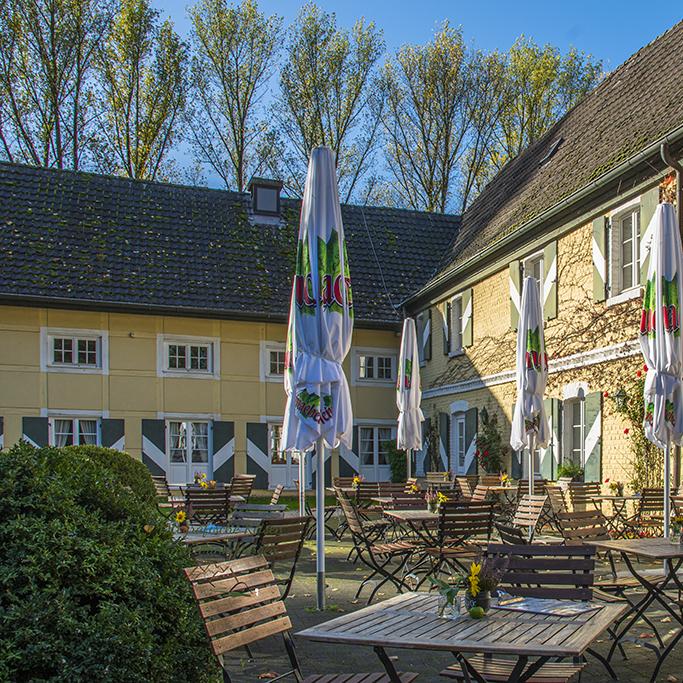 Restaurant "Burgcafé Langenfeld Wasserburg Haus Graven GbR" in Langenfeld (Rheinland)