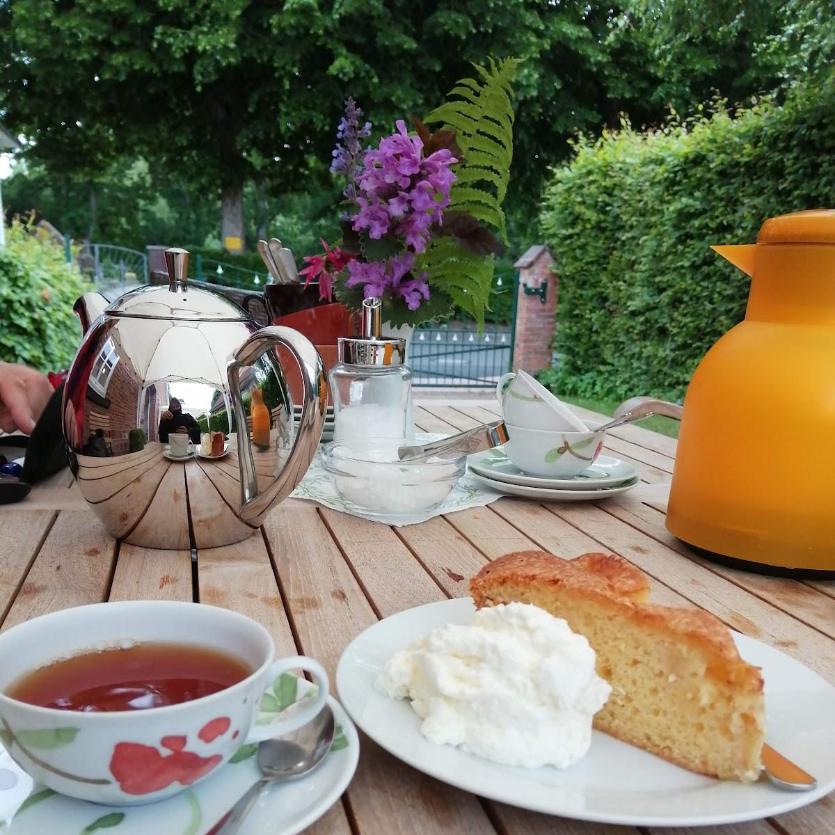 Restaurant "Lehrerhauscafe (Sonntags) + Ferienwohnungen" in Neukamperfehn