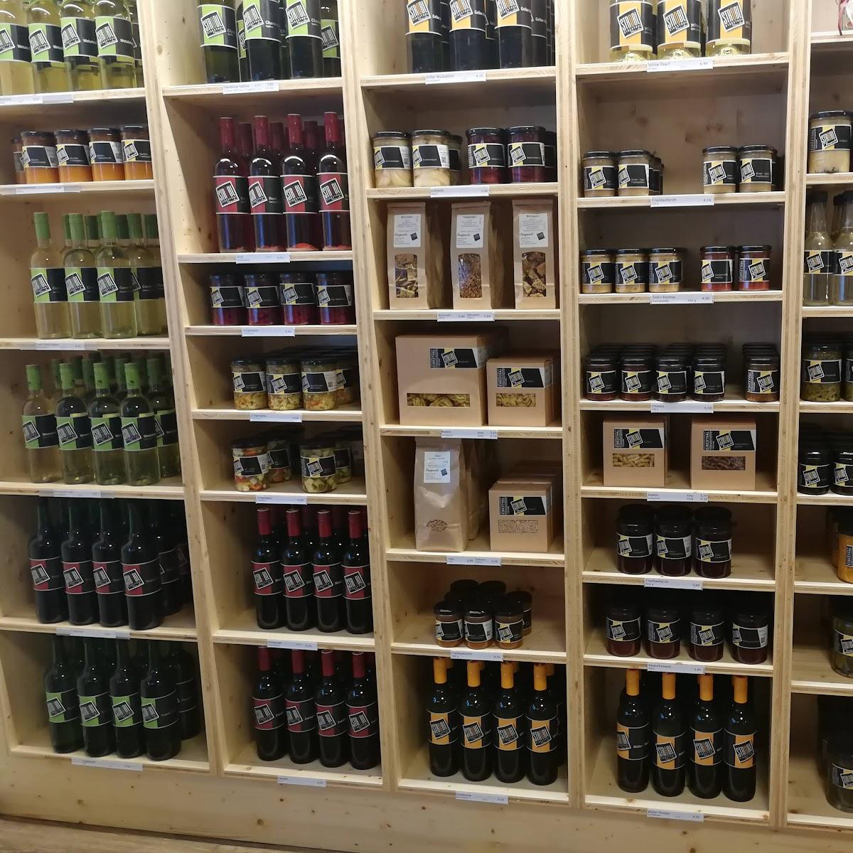 Restaurant "Weinbau & Buschenschank- Familie Strobl, Hofladen  Hausgmocht  Familie Strobl" in Mistelbach