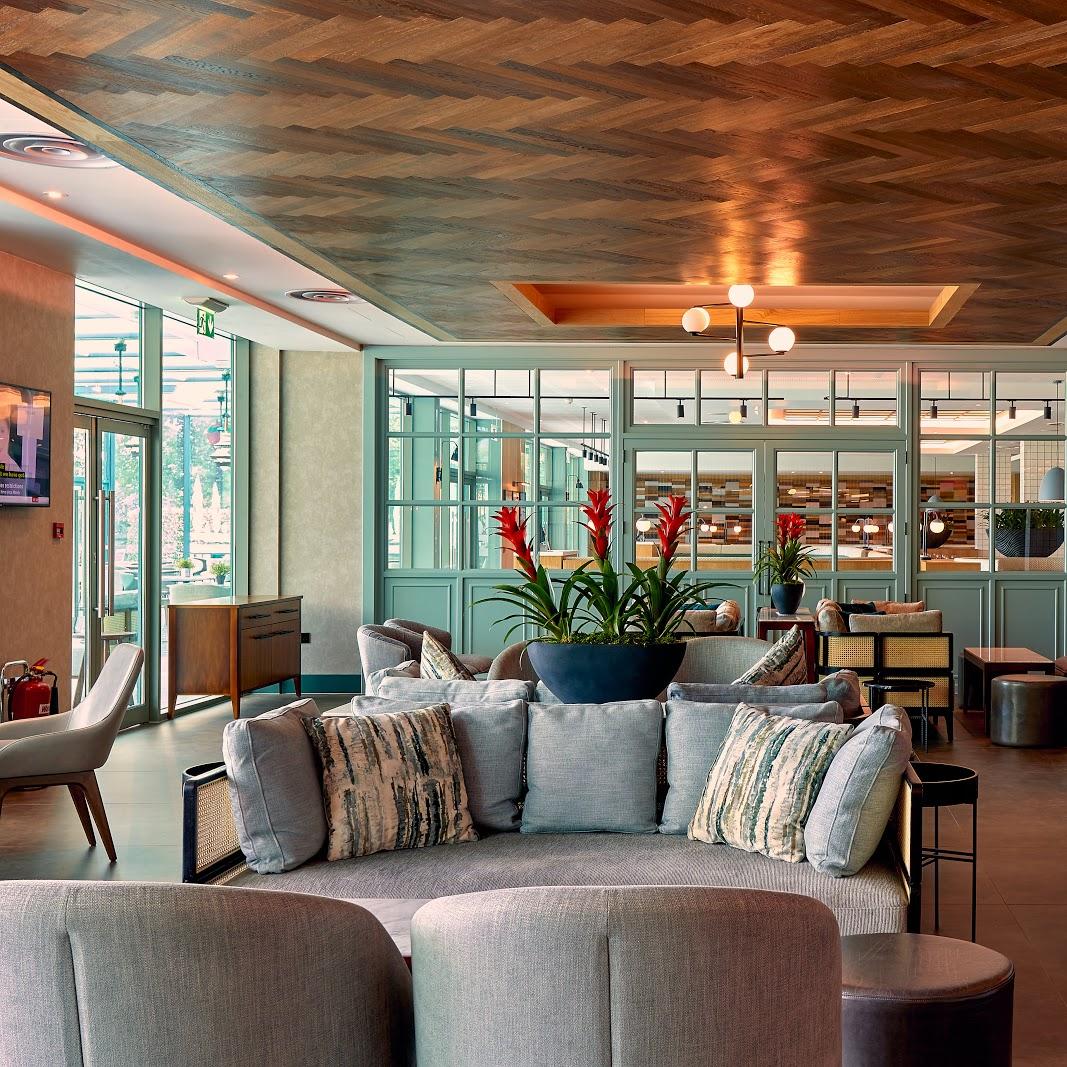 Restaurant "Aqua Bar & Conservatory" in Longueuil