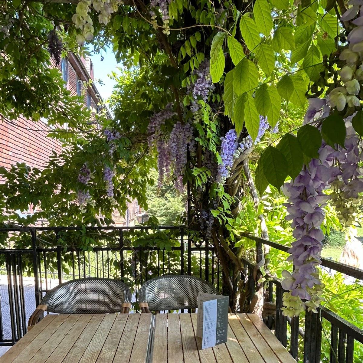 Restaurant "The M Café" in Longueuil