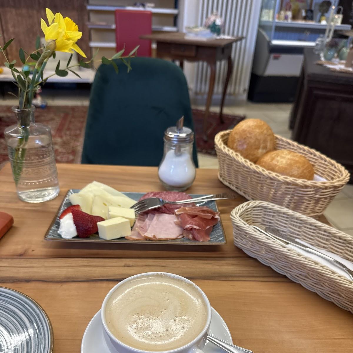 Restaurant "Cafe Brigitte" in Grattersdorf