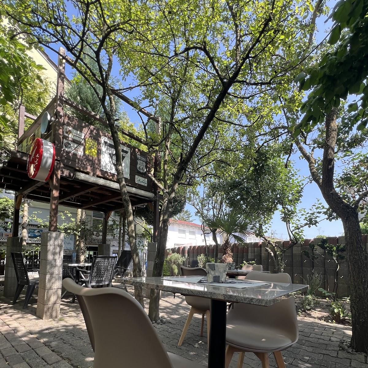 Restaurant "Avaqnos Pizza" in Untereisesheim