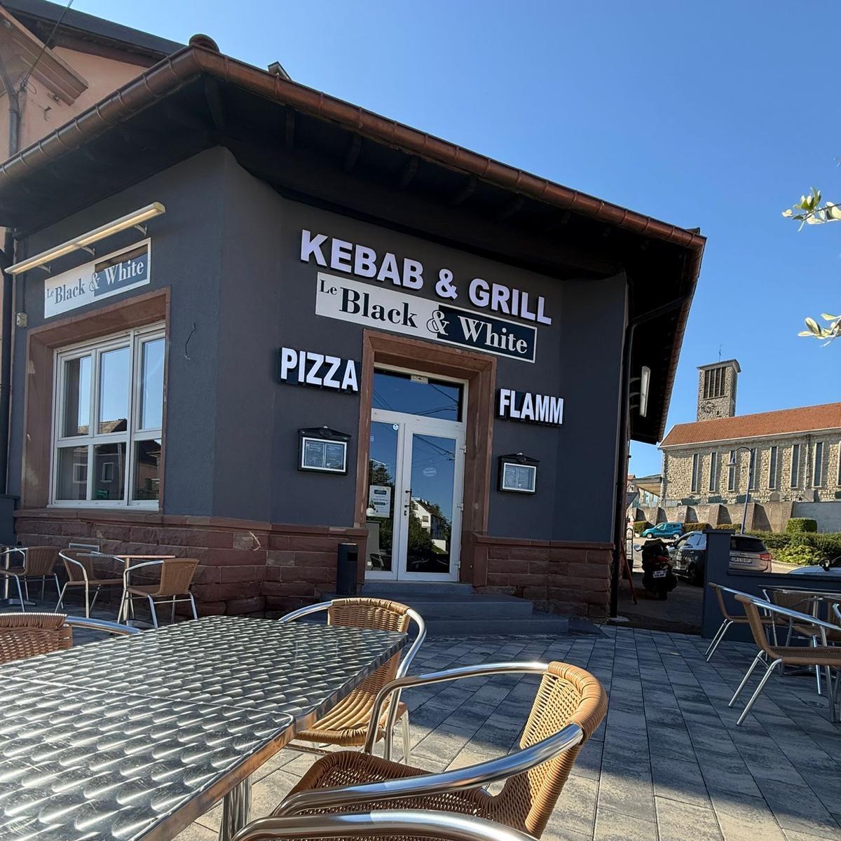 Restaurant "Restaurant Le Black and White" in Epping