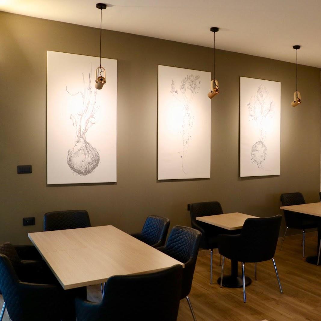 Restaurant "Trentatré - Cucina e Caffè" in Castello di Serravalle