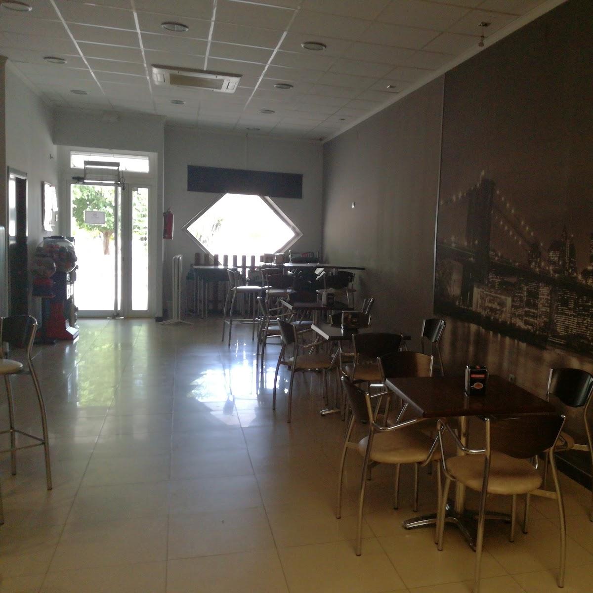 Restaurant "Memola Café" in Hinojosa del Duque