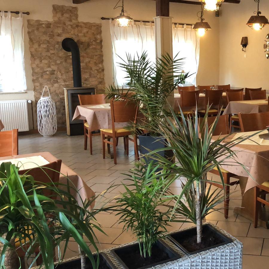 Restaurant "Schützenhaus Pizzeria Da Nino. Nino S Pizza Service Seit 1990" in  Ötisheim