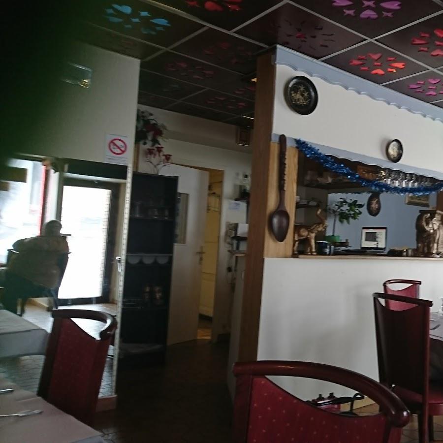 Restaurant "Himalaya" in Bief-des-Maisons