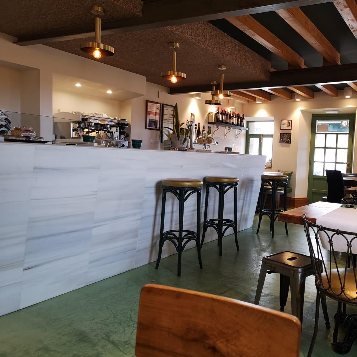 Restaurant "Taberna El Cardeo" in San Vicente de la Barquera