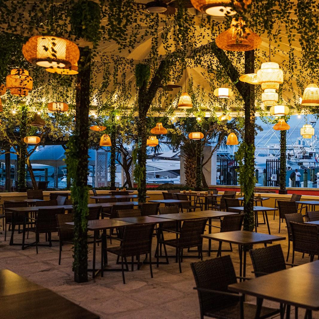 Restaurant "Oasis Bar and Bistro" in Nassau