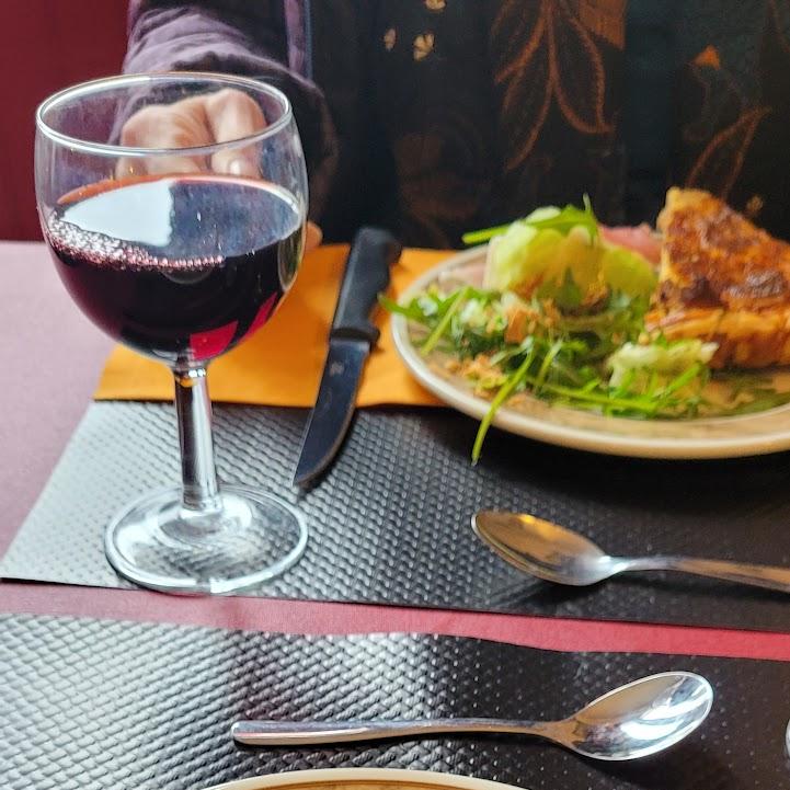 Restaurant "le coq hardi" in Cudos