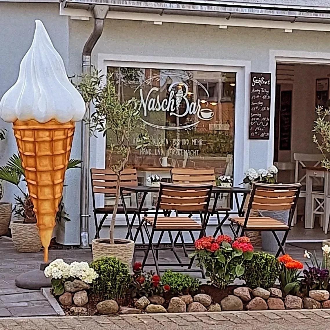 Restaurant "Cafe NaschBar hand- & herzgemacht Eis, hausgemachter Kuchen, Kaffee, Waffeln biker & bicycle friendly" in Harsum