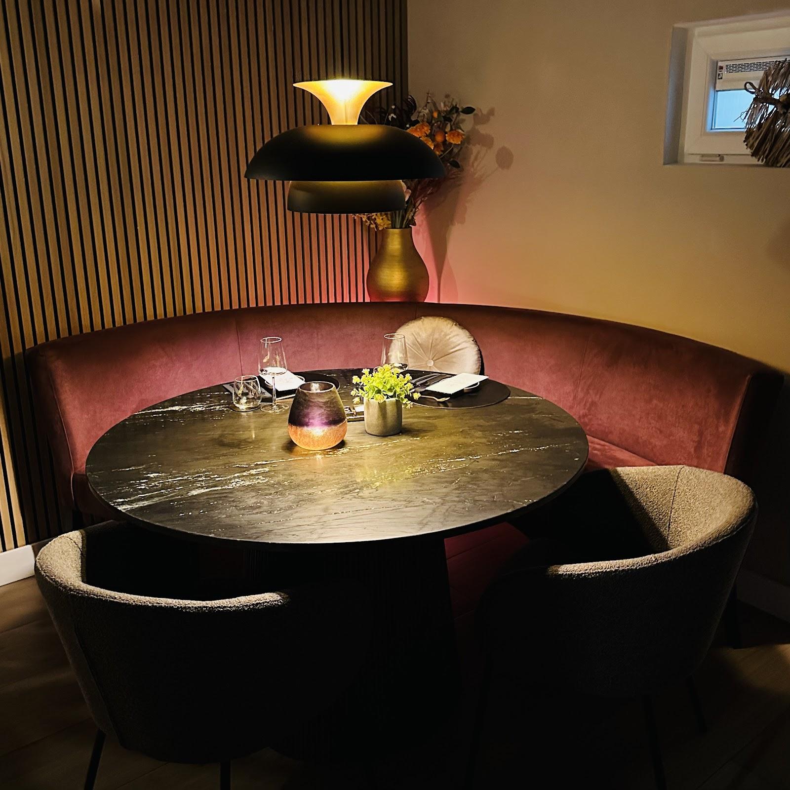 Restaurant "Macadamia" in Stein