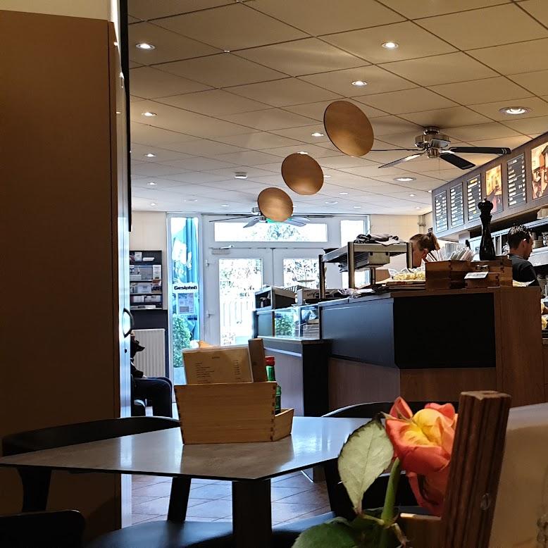Restaurant " Op de Boom  Café Cafetaria" in Koningsbosch