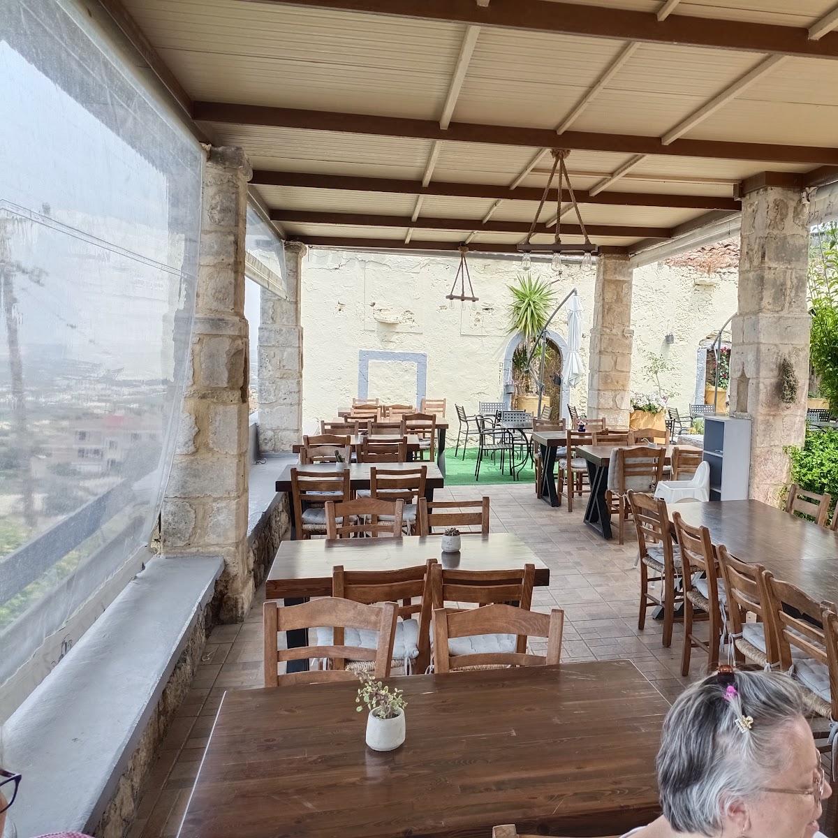 Restaurant "Taverna Katerina" in Maroulas