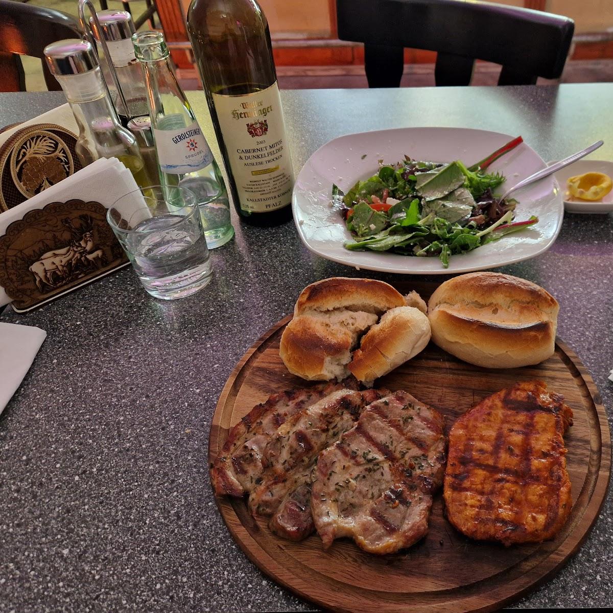 Restaurant "GustulRO" in Laer