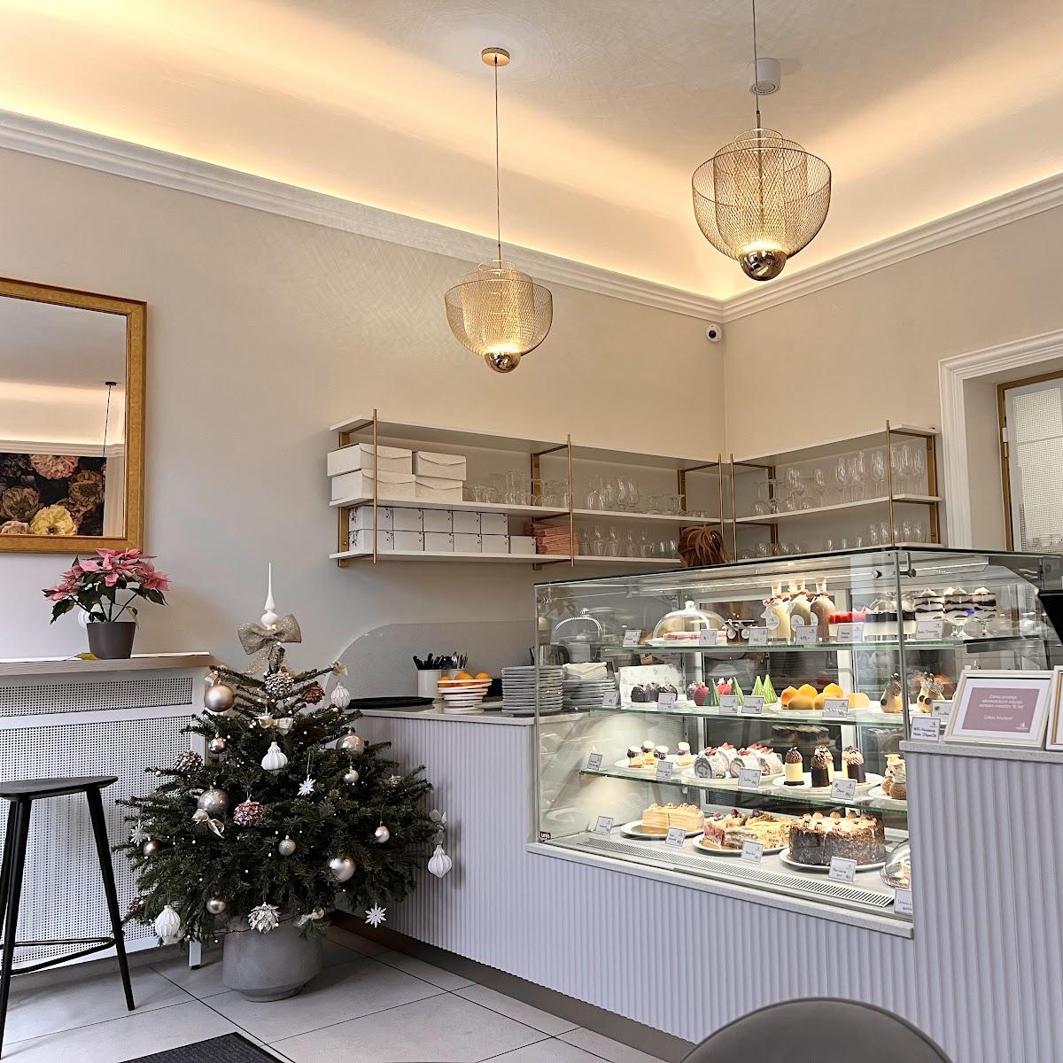 Restaurant "Parisienne - sweet desserts & café" in Stanovice