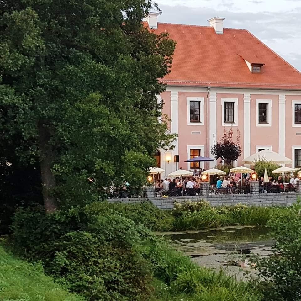 Restaurant "Schloßgaststätte Kröblitz" in  Wald