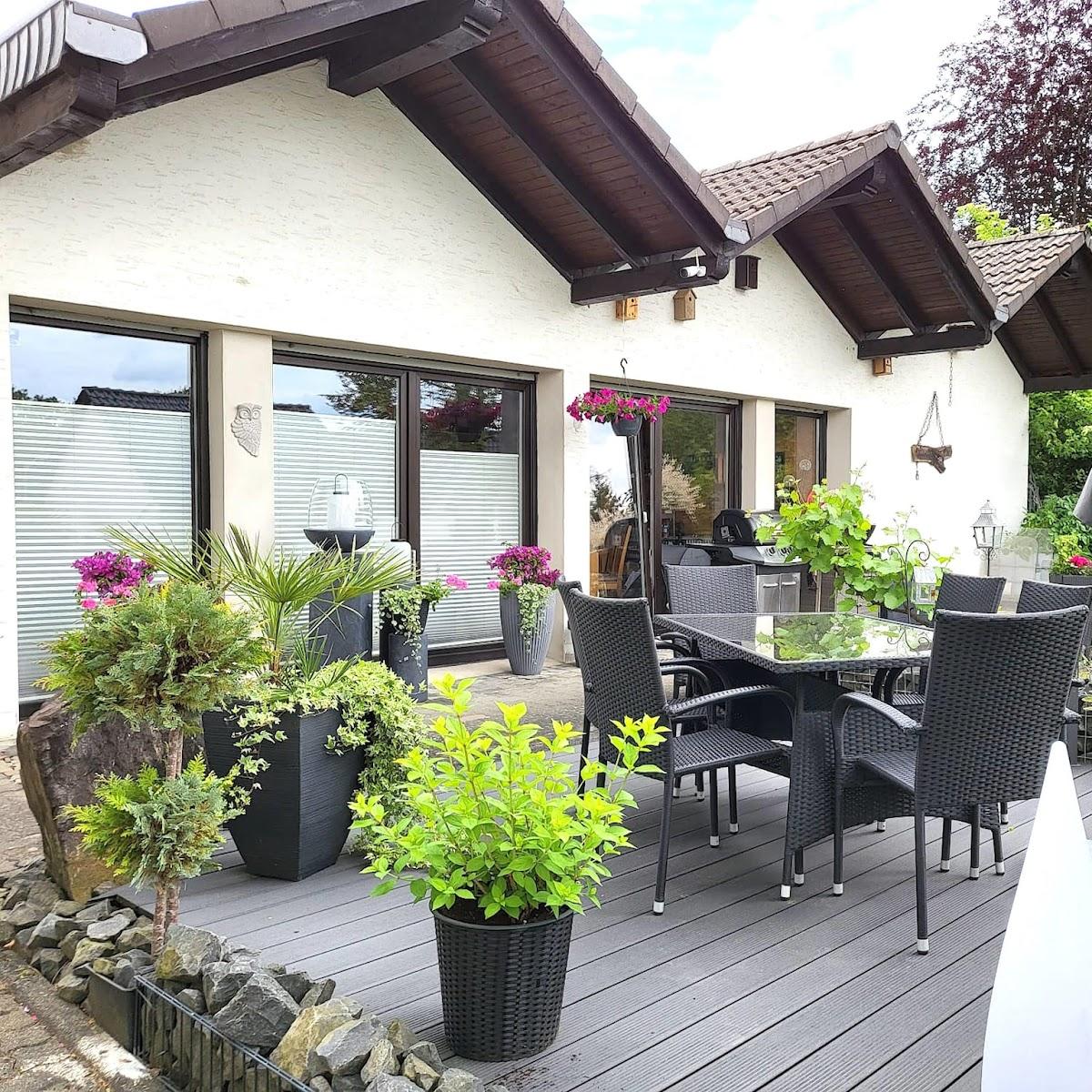 Restaurant "Königliche Wohnung in  mit Garten und Grill - Belvilla by Oyo" in Pracht