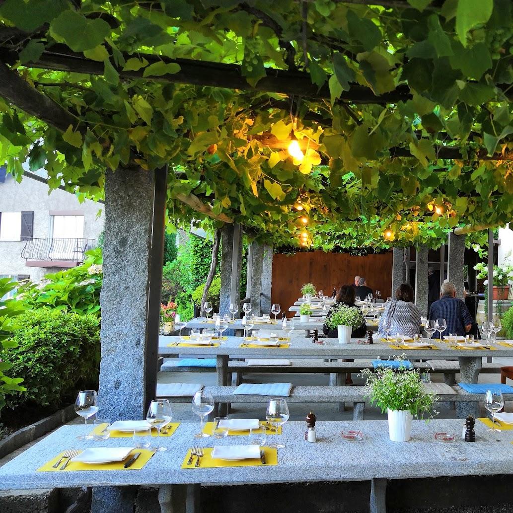 Restaurant "Osteria Ferriroli" in Contra
