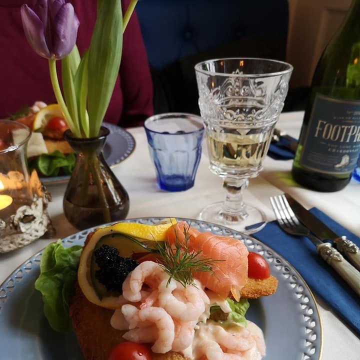 Restaurant "Det Blå Tog" in Holsted