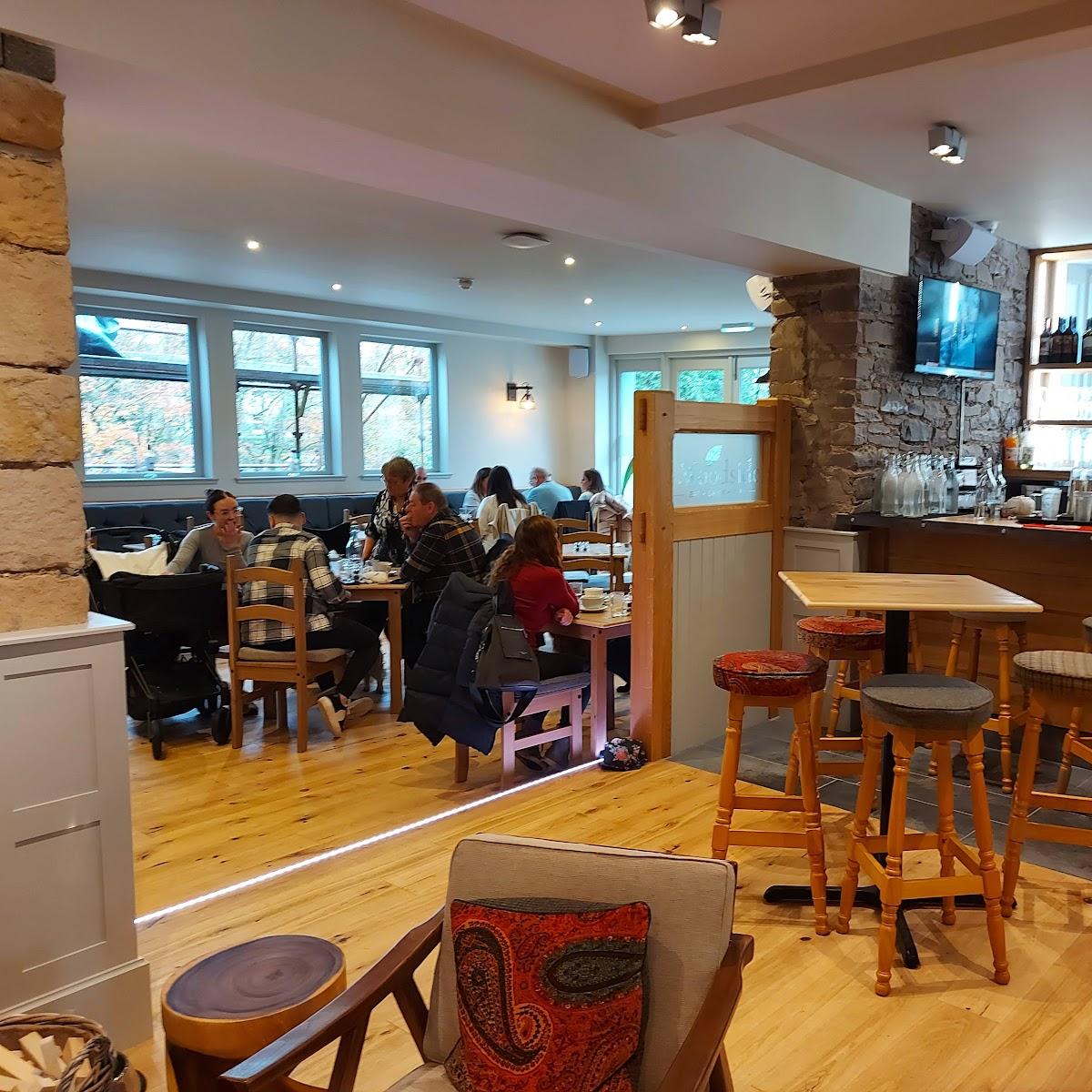 Restaurant "The Woodside - eat - drink - stay" in Luss