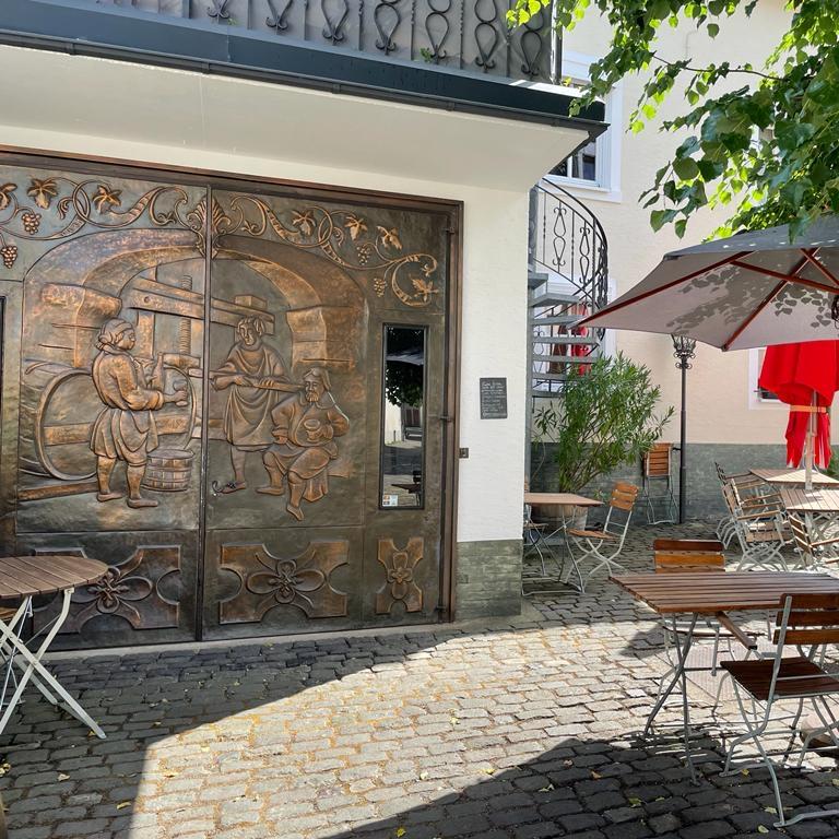 Restaurant "Weingut, Straußwirtschaft und Gästehaus Schmitt-Veit" in Trittenheim