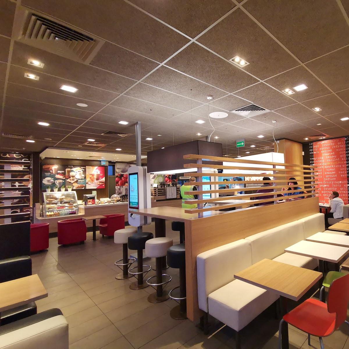 Restaurant "McDonald’s" in Osinów Dolny