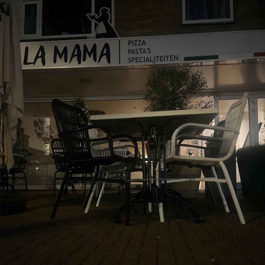 Restaurant "La Mama" in Roden