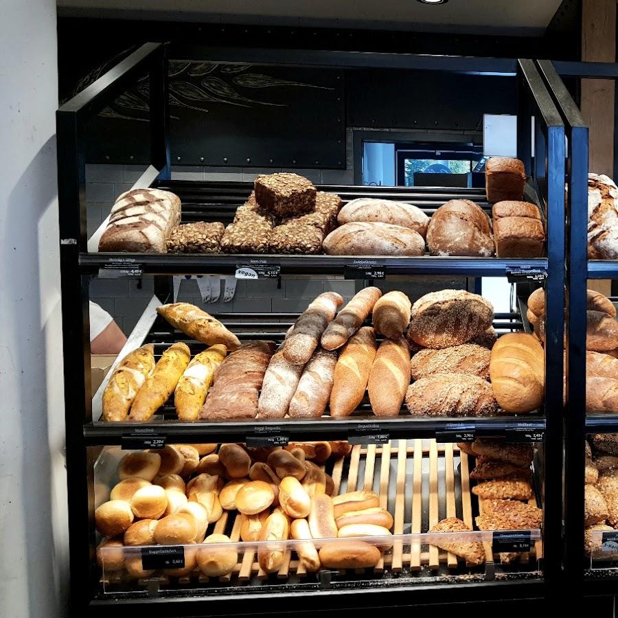 Restaurant "Hennig der Steinofenbäcker Café am Markt" in Schöneiche bei Berlin