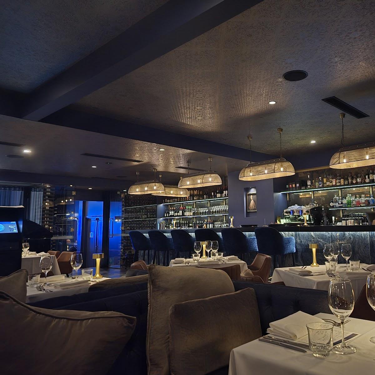 Restaurant "Little Truffle" in Mermaid Beach