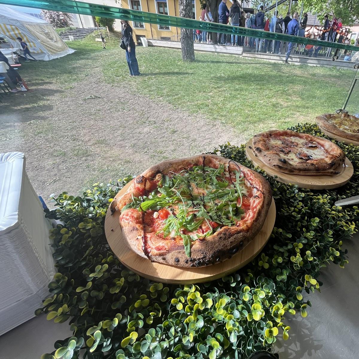 Restaurant "Pizza Caterer (Imbissanhänger) - il viaggio del gusto" in Vohburg an der Donau