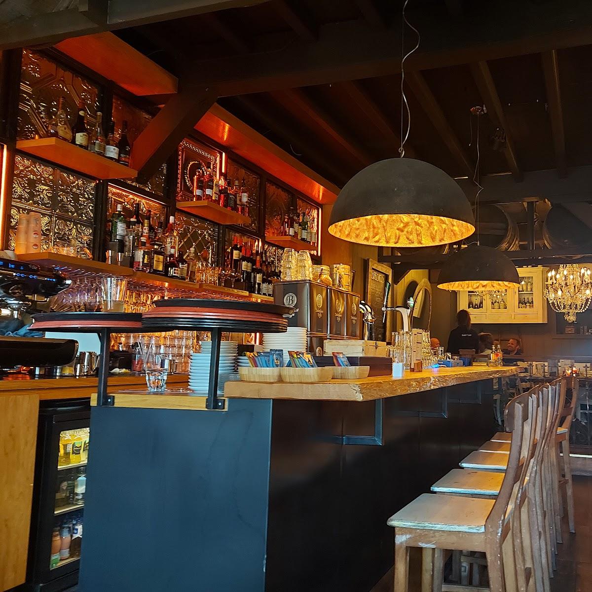 Restaurant "De Oude Stoep B.V." in Oost-Vlieland