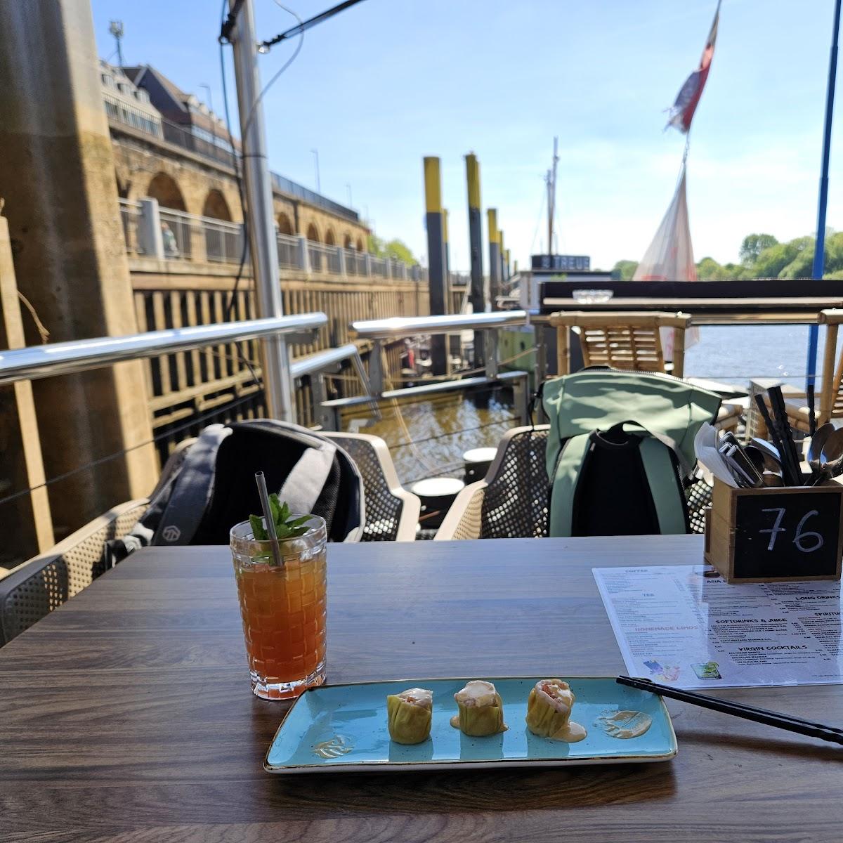 Restaurant "Ani House Schiff" in Bremen