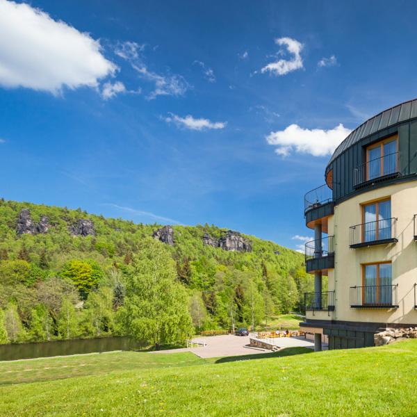 Restaurant "Hotel Ostrov - Eiland" in Tisá