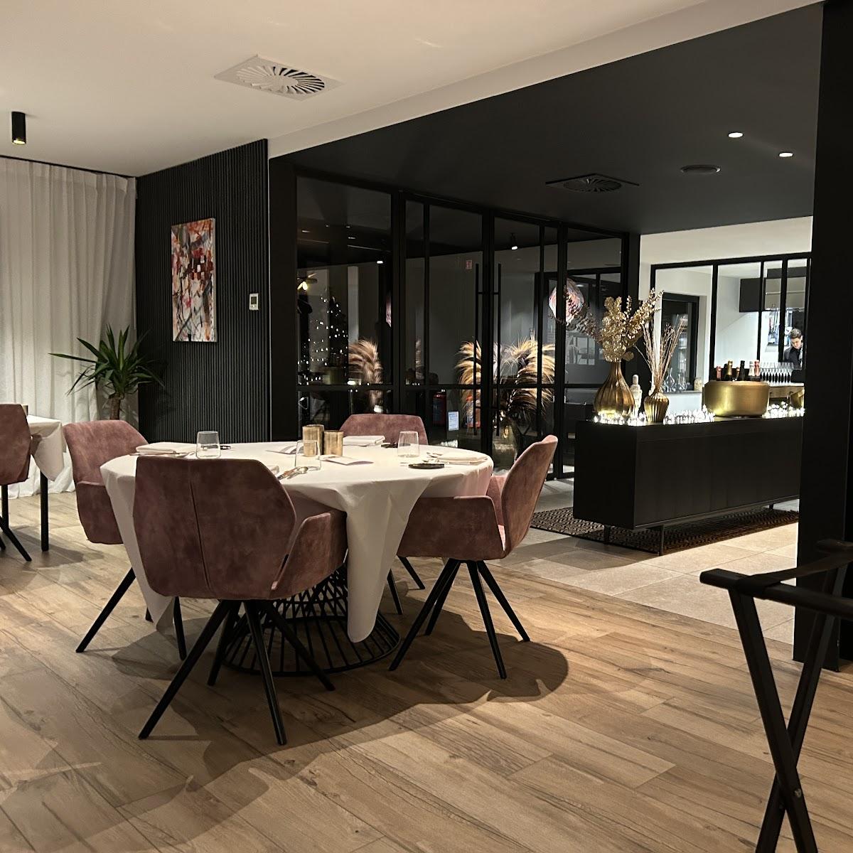 Restaurant "The Black Knife" in Wellen