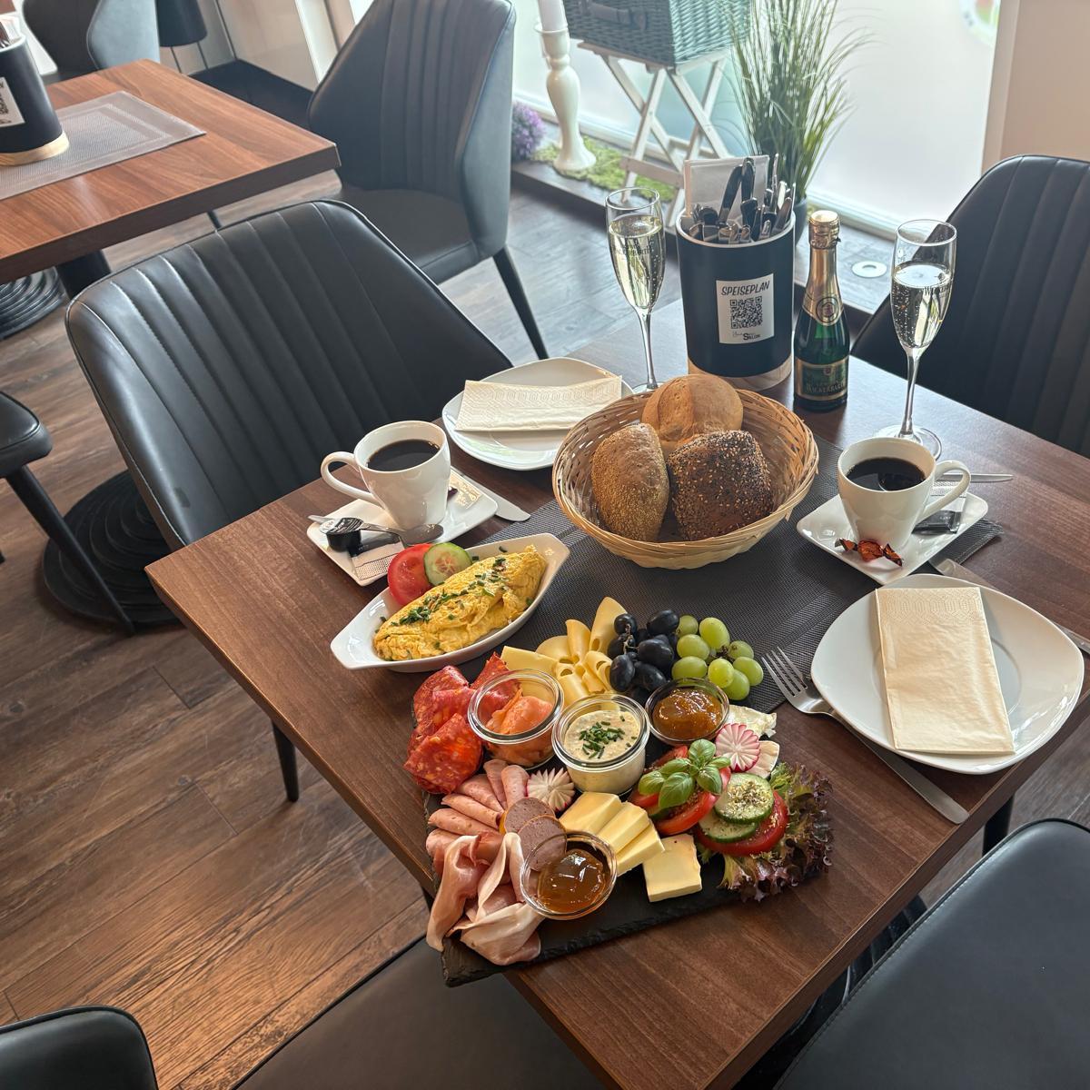 Restaurant "Kleiner Speise SALON" in Niederau