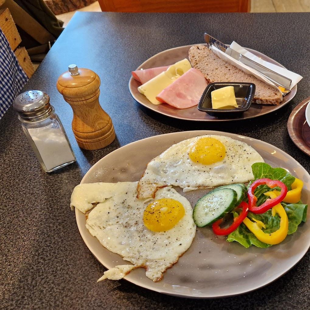 Restaurant "Bäckerei Café Josef Sattler" in Isen