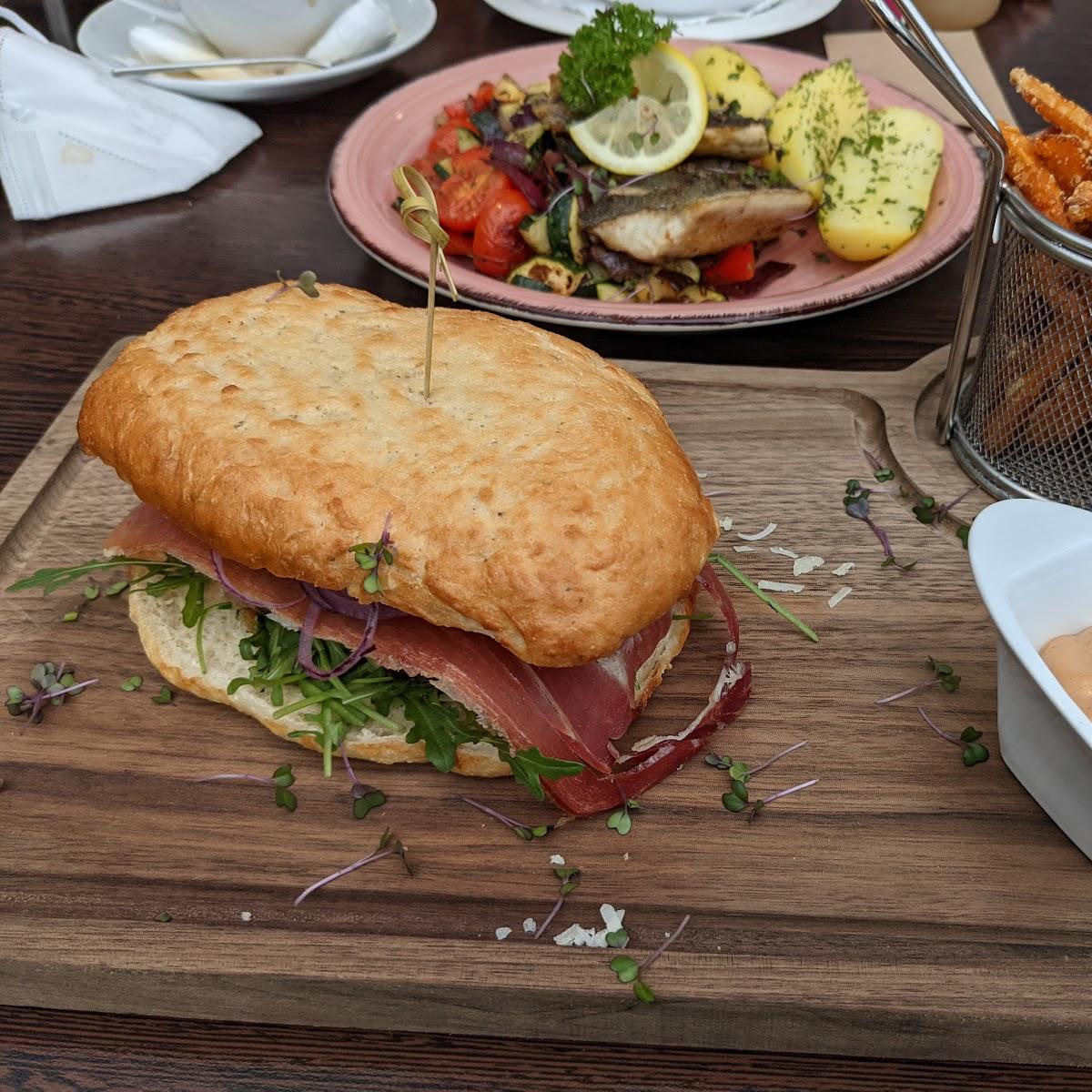 Restaurant "Gugg-Lounge" in Braunau am Inn