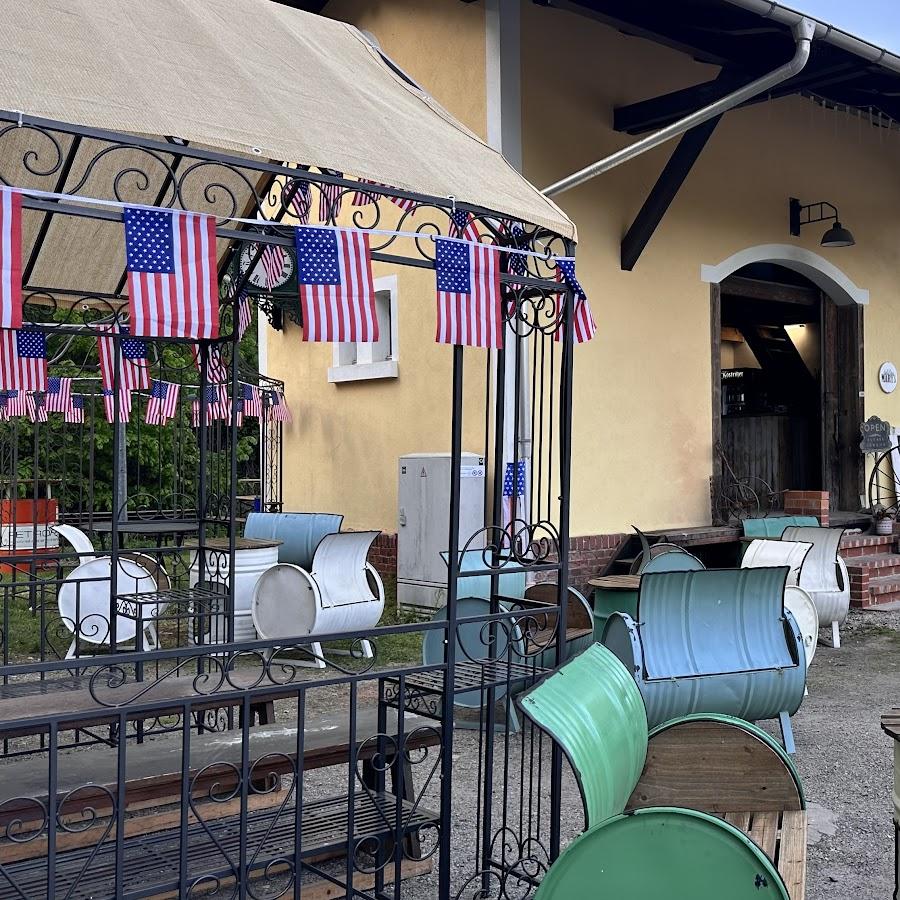 Restaurant "Hermine AMERIKA fabulous MARY‘S" in Penig